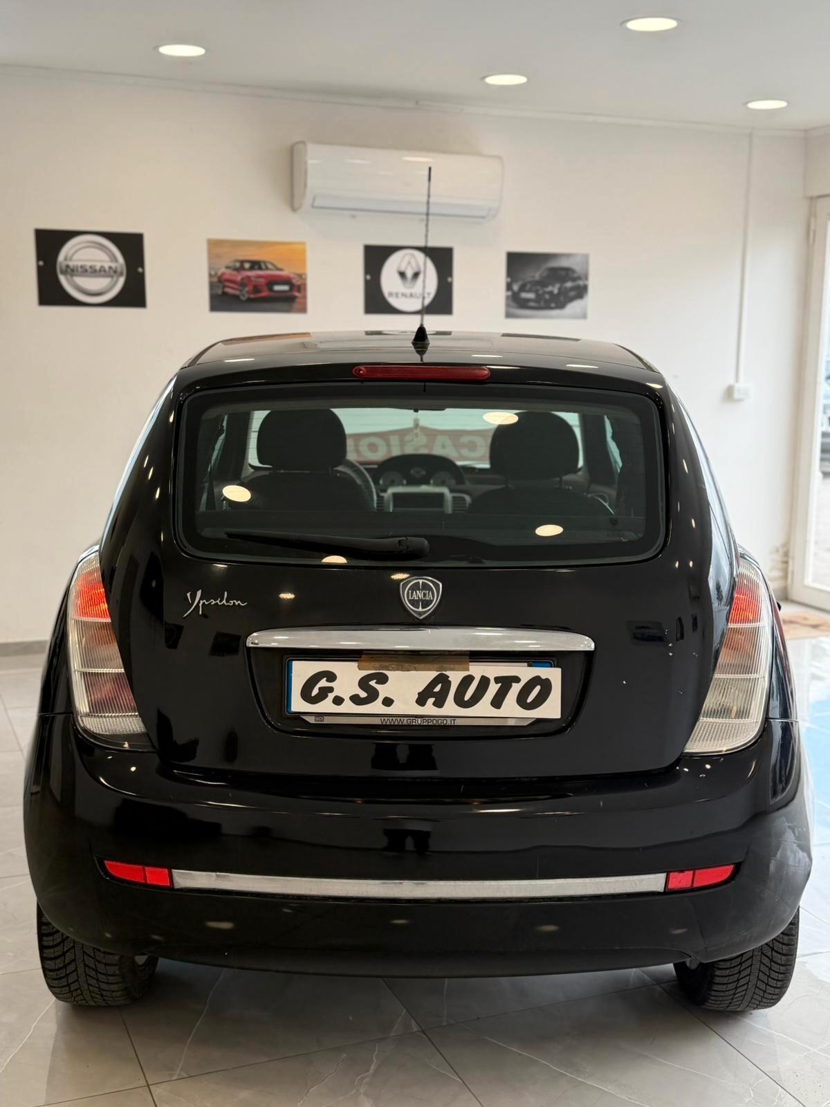 Lancia Ypsilon 1.3 MJT 75 CV Versus