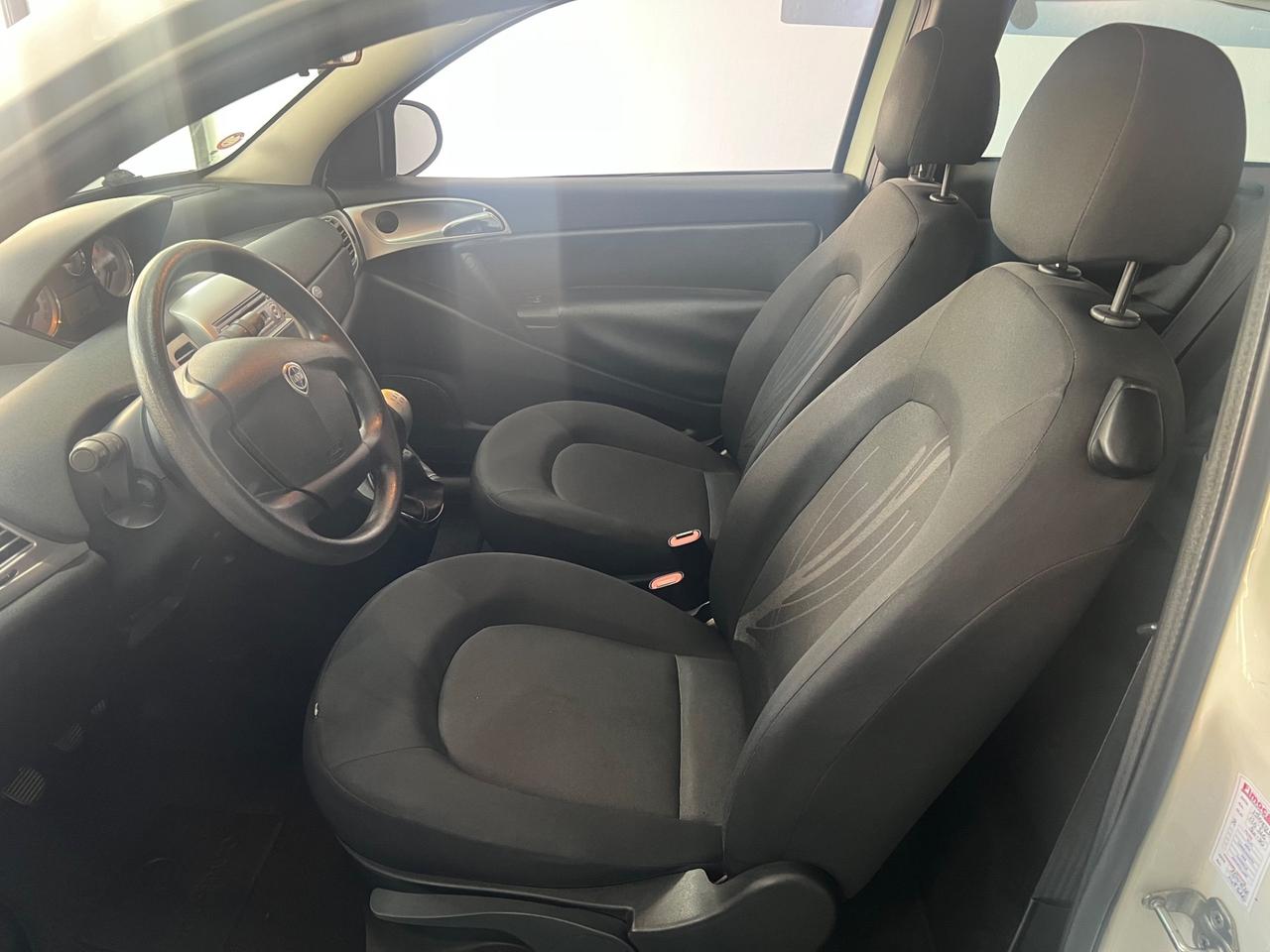 Lancia Ypsilon 1.3 MJT 75 CV Unyca