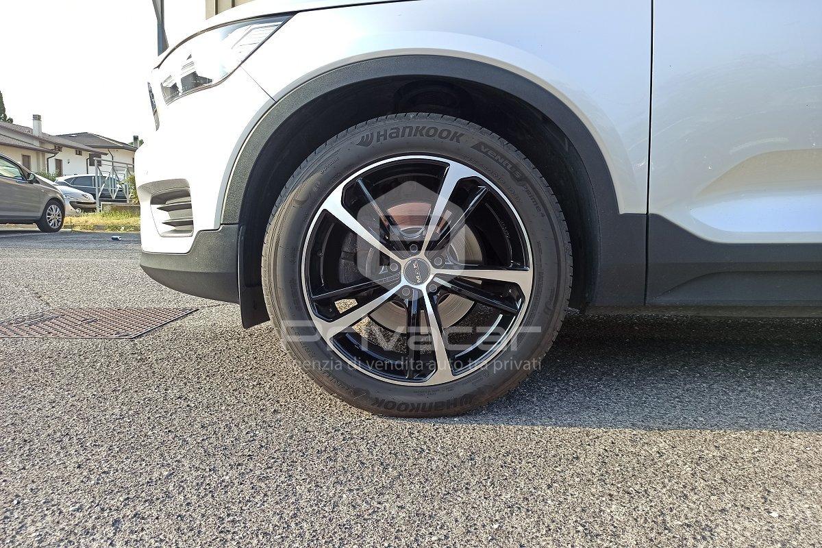 VOLVO XC40 D4 AWD Geartronic Momentum