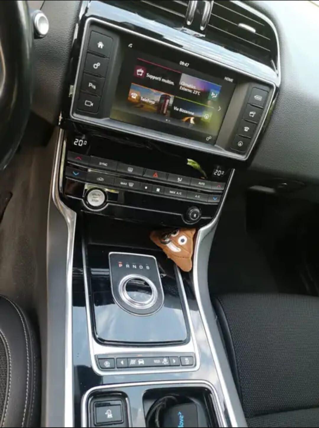 Jaguar XE 2.0 D 204 CV aut. R-Dynamic HSE