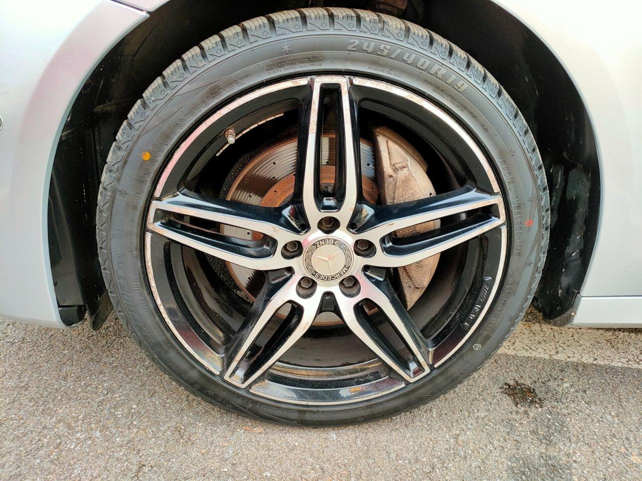 Mercedes-Benz E 220d Auto Premium Plus + Pack AMG