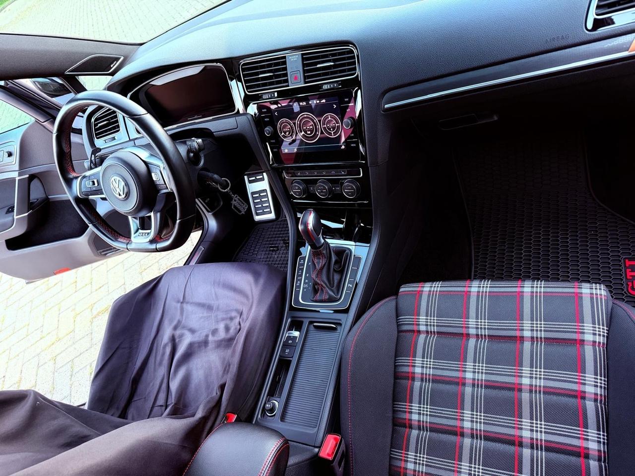 Volkswagen Golf GTI Performance 2.0 245 CV TSI DSG 5p. BMT