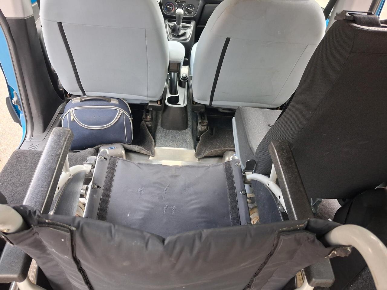 Peugeot Bipper Pianale ribassato con rampa disabili in carrozzina