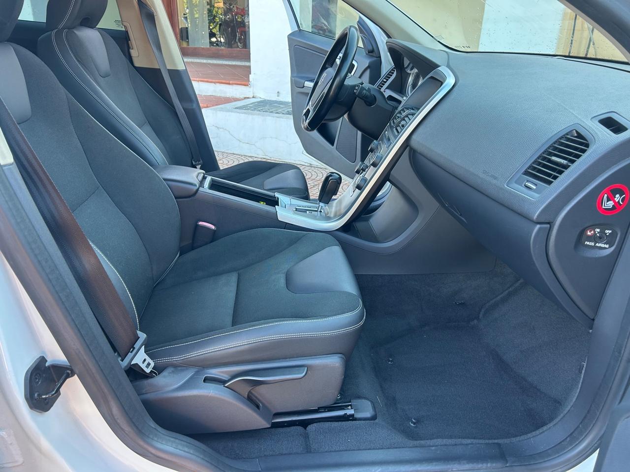 Volvo XC 60 XC60 D5 AWD Geartronic Momentum