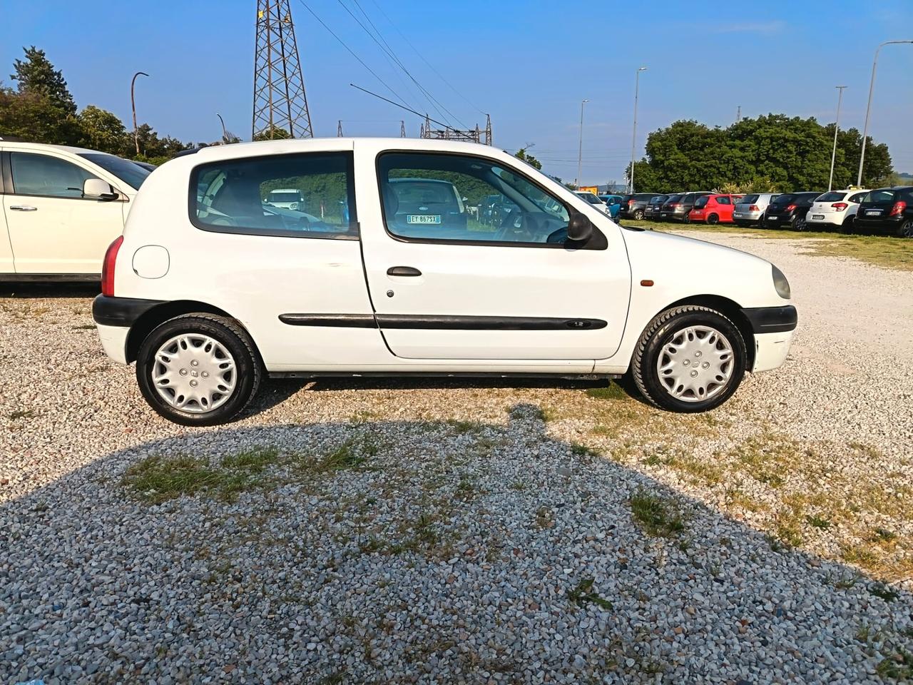 Renault Clio 2001 -1.2 cat 3 porte OCCASIONE UNICOPROPIETARIO NEOPATENTATI