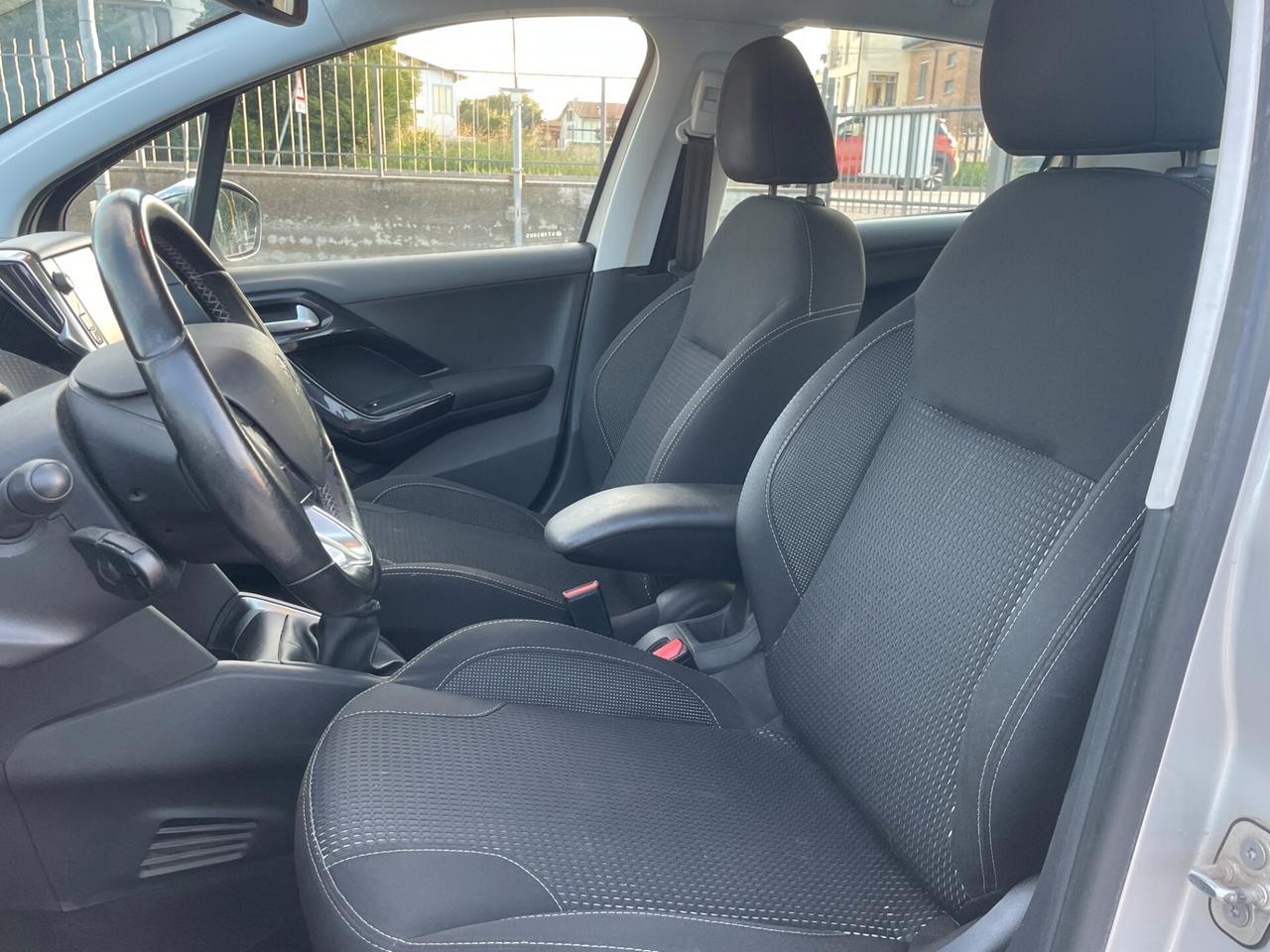 Peugeot 208 PureTech 82 5 porte Allure X NEOPATENTATI