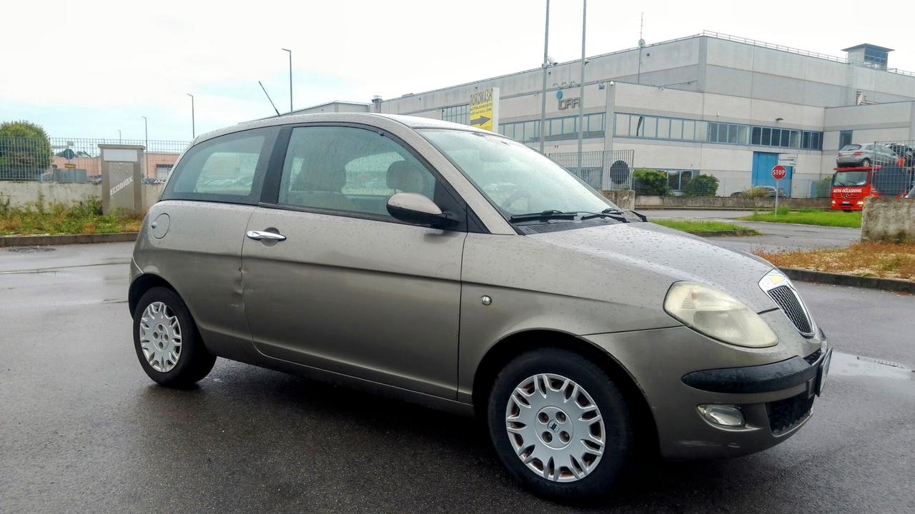 Lancia Ypsilon 1.2 BZ neopatentati 2005