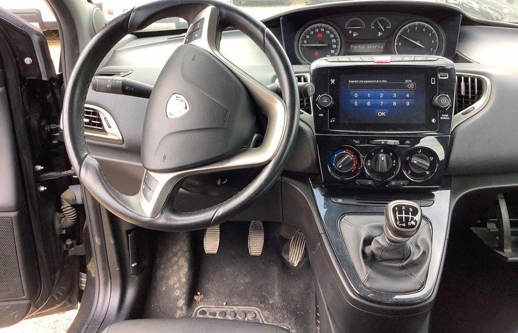 Lancia Ypsilon 1.0 FireFly 5 porte S&S Hybrid Gold