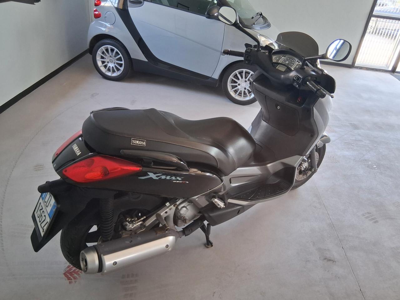 Yamaha X-Max 250