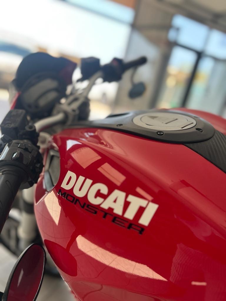 DUCATI MONSTER 696