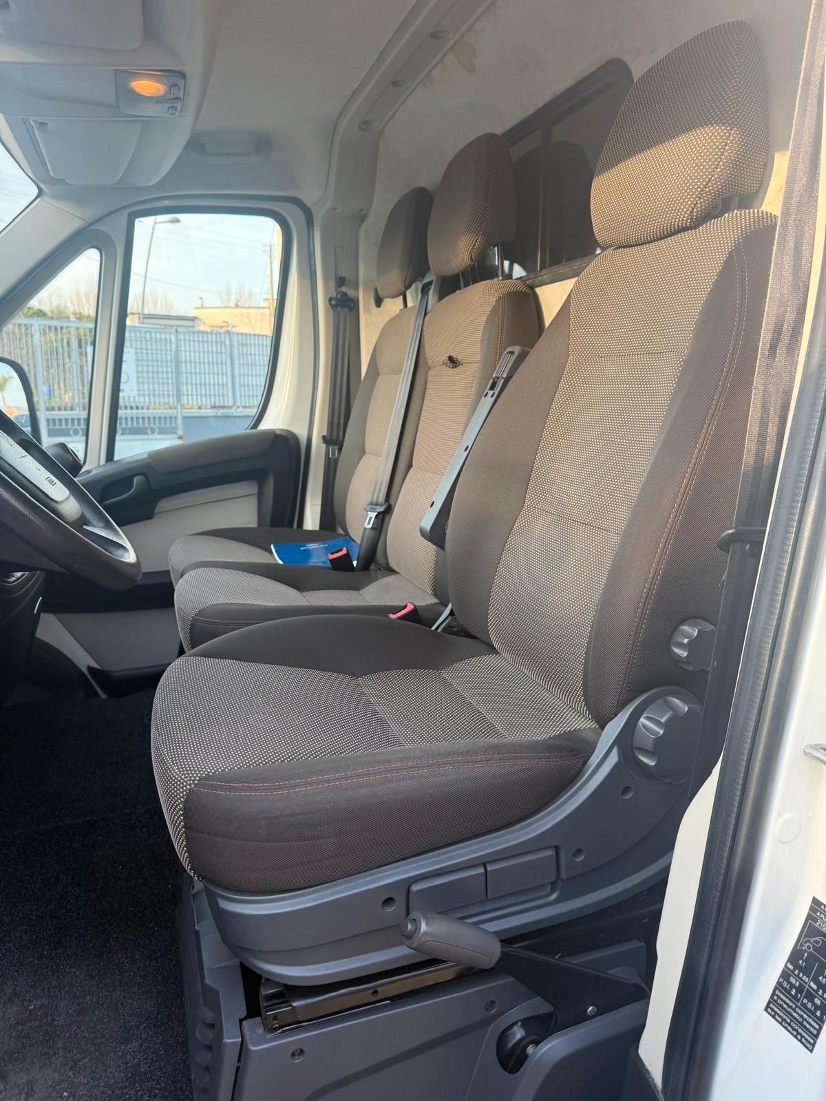 Peugeot Boxer 330 BlueHDi 120 S&S PC-TN Combi Comfort