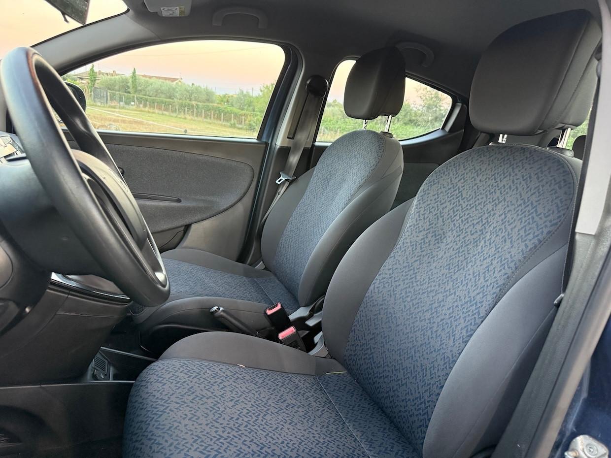 Lancia Ypsilon 1.0 FireFly 5 porte S&S Hybrid Silver