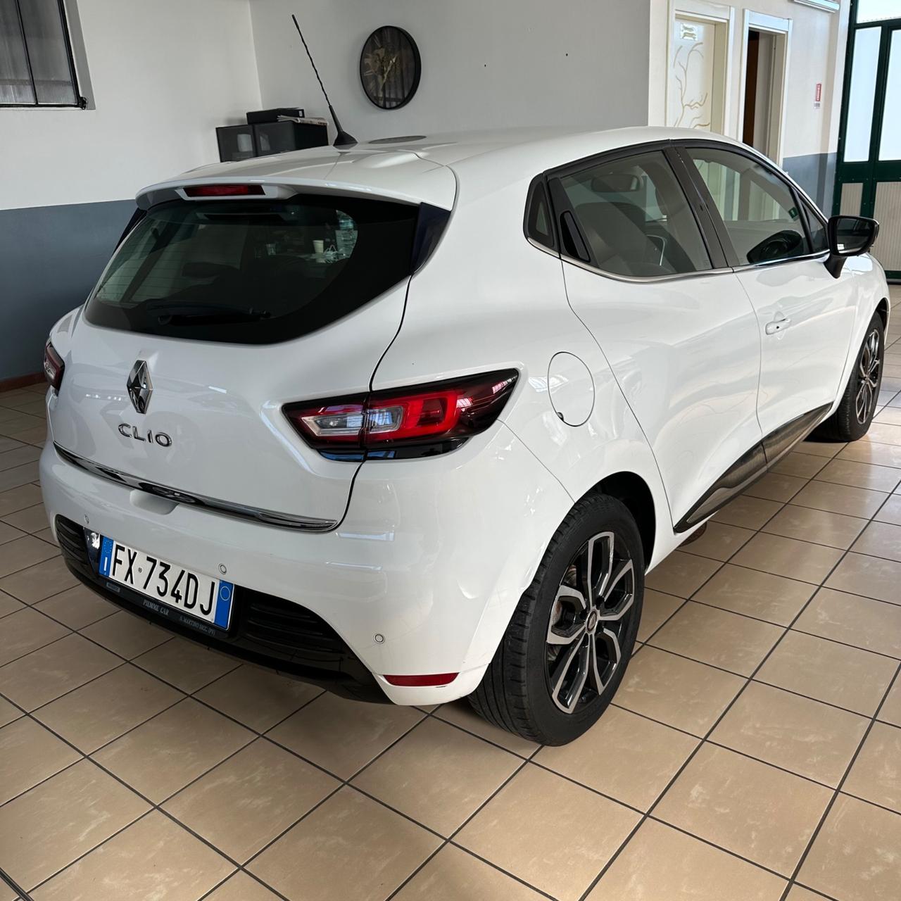 Renault Clio TCe 12V 75 CV 5 porte Moschino Intens