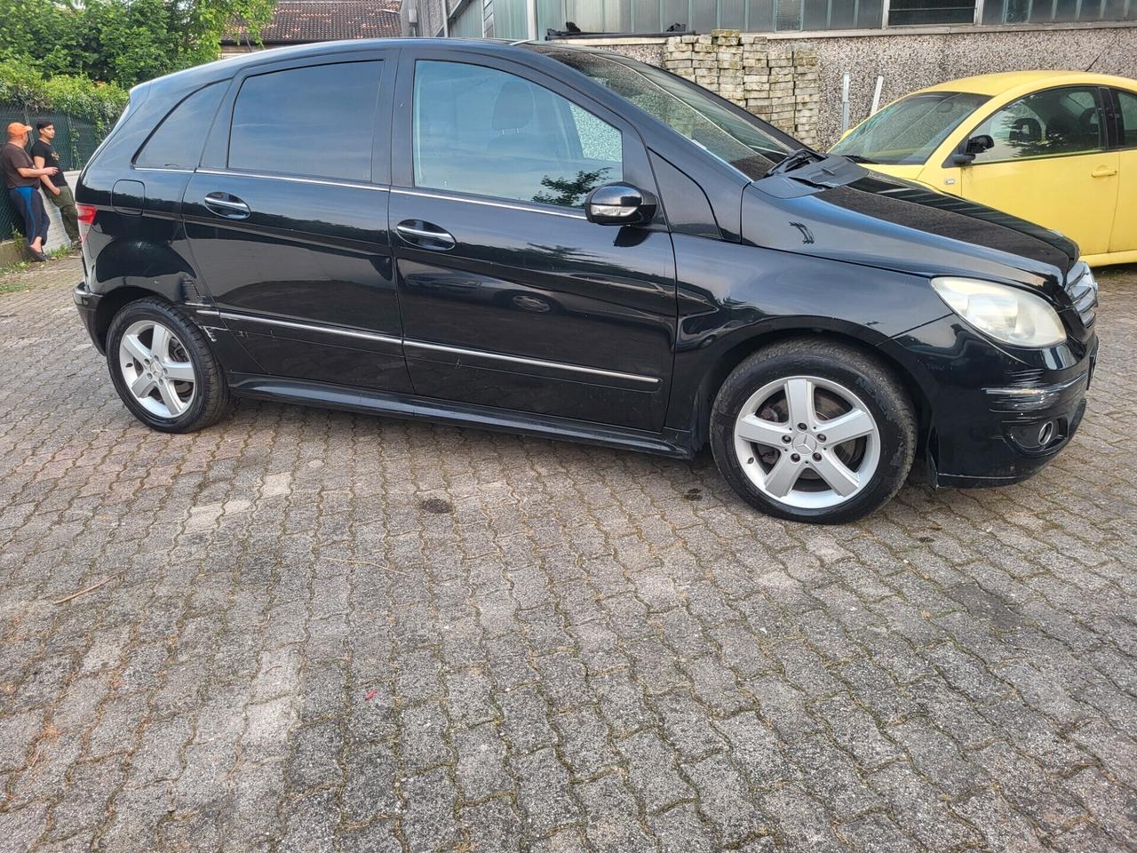 Mercedes-benz B 180