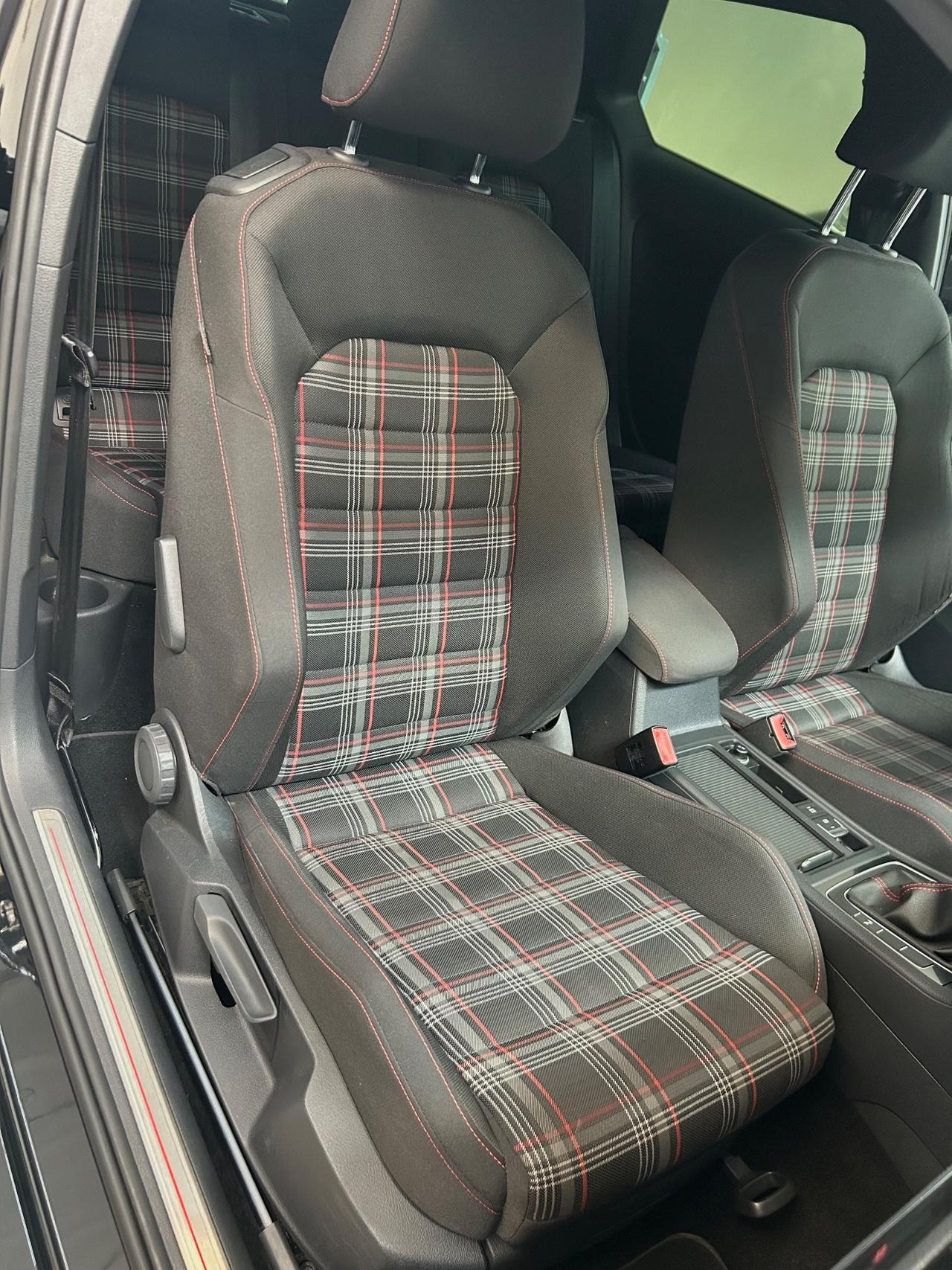 Volkswagen Golf GTI 2.0 TSI 3p.