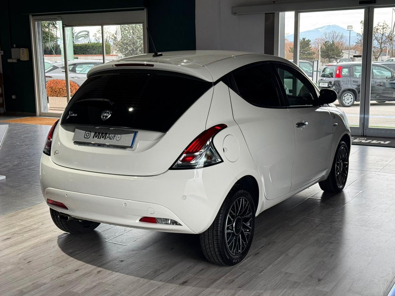 Lancia Ypsilon 1.2 69 CV 5 porte GPL Alberta Ferretti
