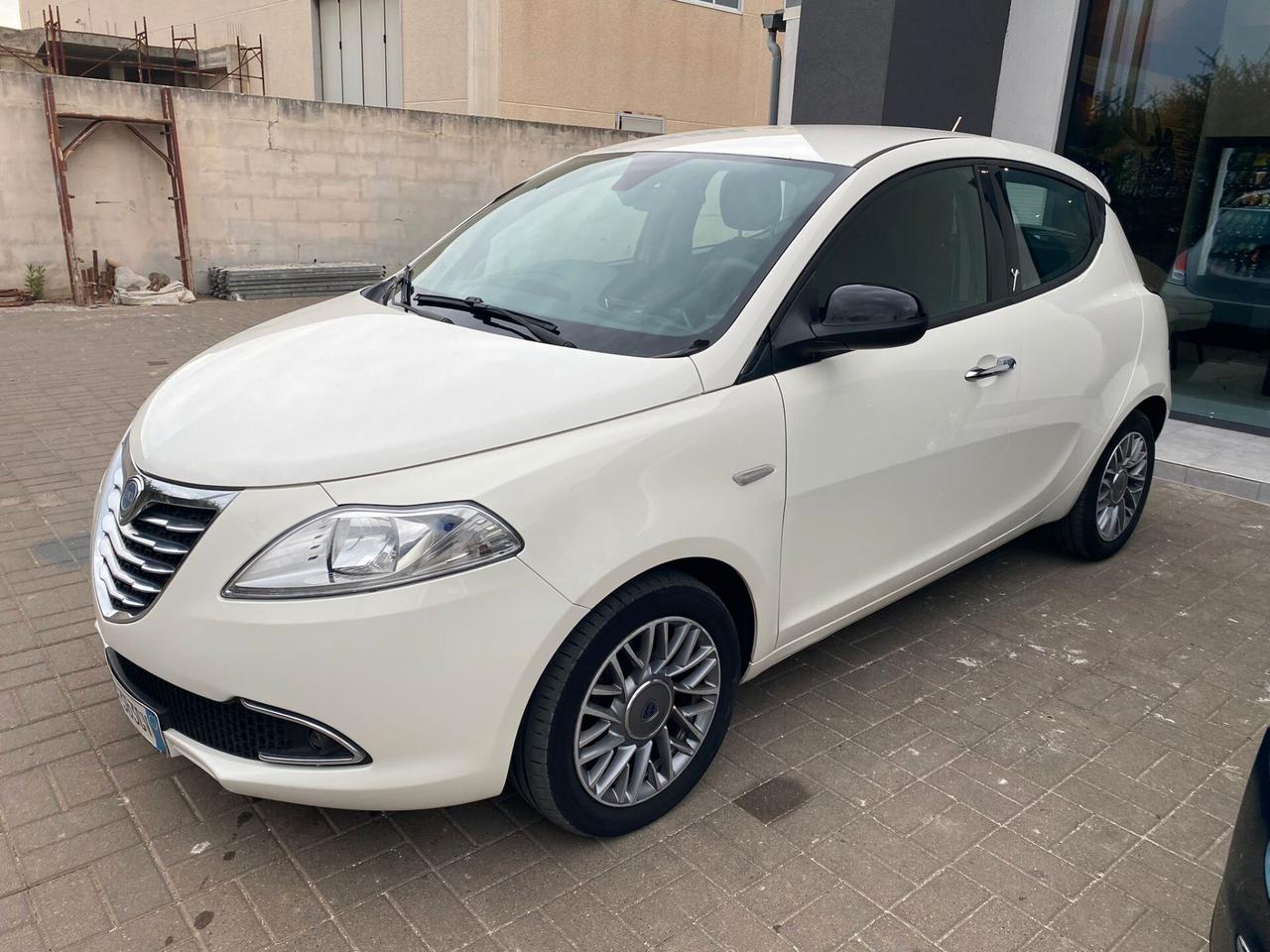 Lancia Ypsilon 1.2 69 CV 5 porte S&S Gold
