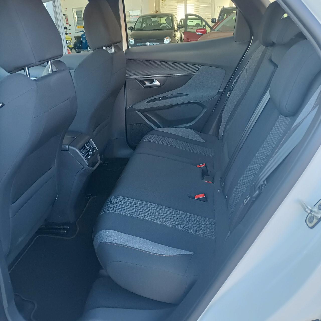 Peugeot 3008 BlueHDi 130 S&S EAT8 Active Business