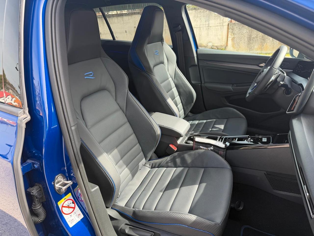 Volkswagen Golf R/2.0/DSG/4MOTION/BLACK EDITION/HEAD UP/NAVI/TELPDC/F1/CERCHI 19/SED.SPORT/PRONTA CONSEGNA!!