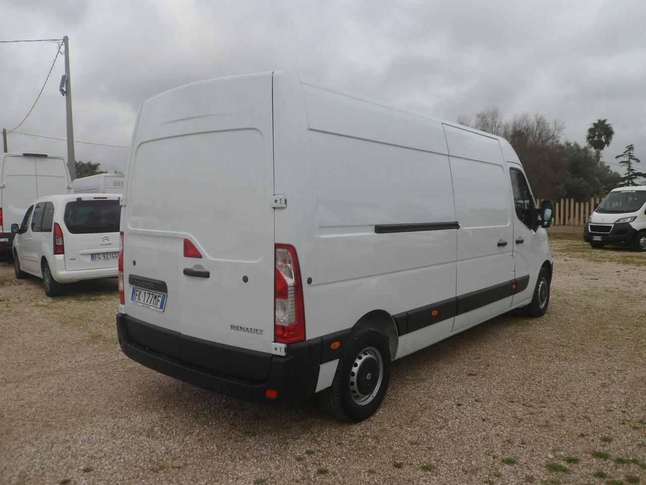 Renault Master furgone lungo