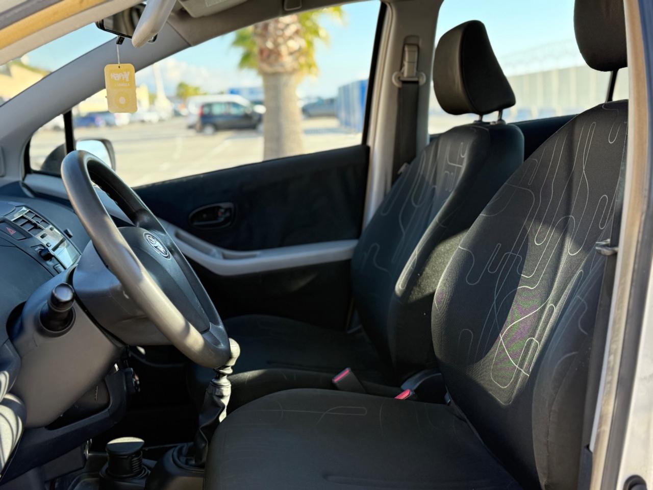 Toyota Yaris 1.4 D-4D 90 CV 6 marce 2010 neopatentati