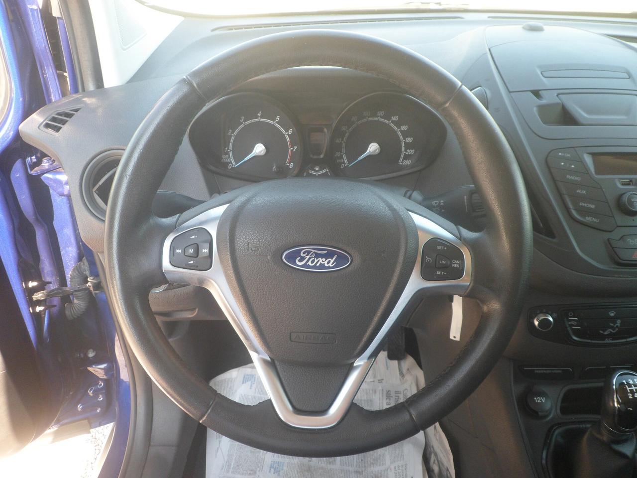 Ford Tourneo Courier 5 posti autovettura
