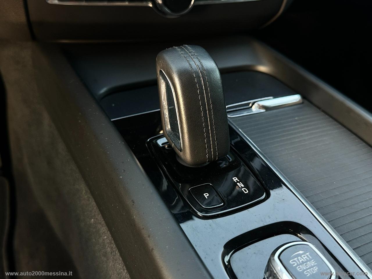 VOLVO XC60 B4 GEARTRONIC MOMENTUM IBRIDO DIESEL/ELETTTICO