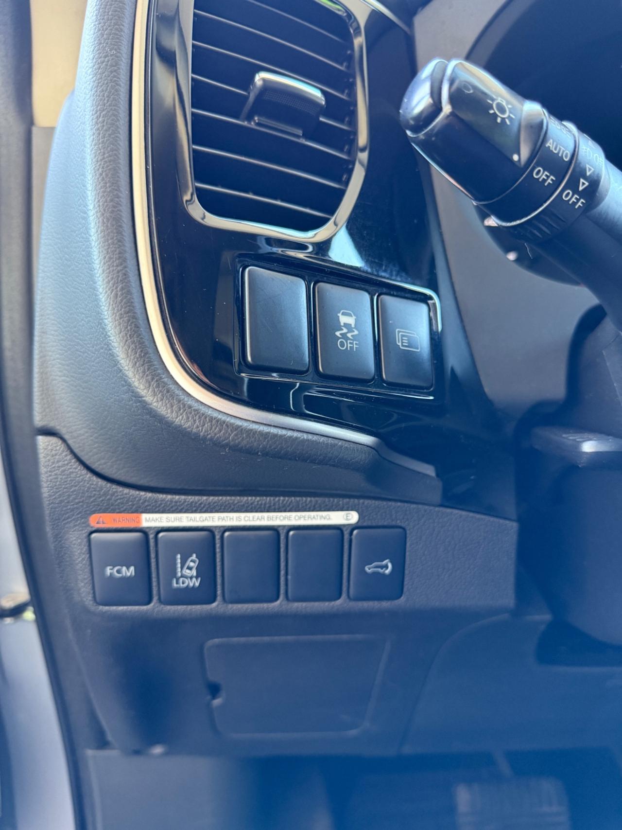 MITSUBISHI OUTLANDER 2.2 DI-D 4WD INSTYLE 7posti
