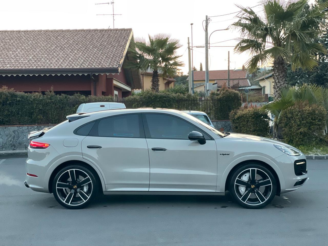Porsche Cayenne Coupé 3.0 V6 E-Hybrid GTS