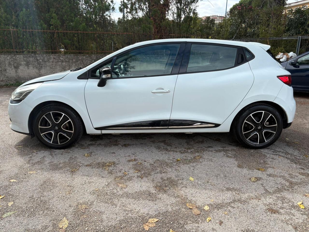 RENAULT CLIO 1.2 Live - 2014