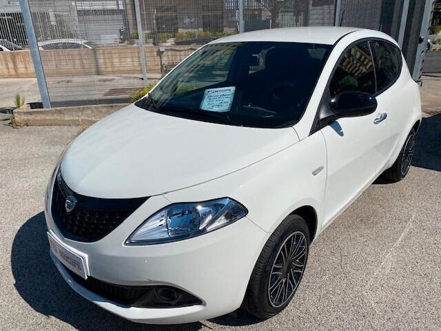 Lancia Ypsilon 1.0 FireFly 5 porte S&S Hybrid Silver Plus