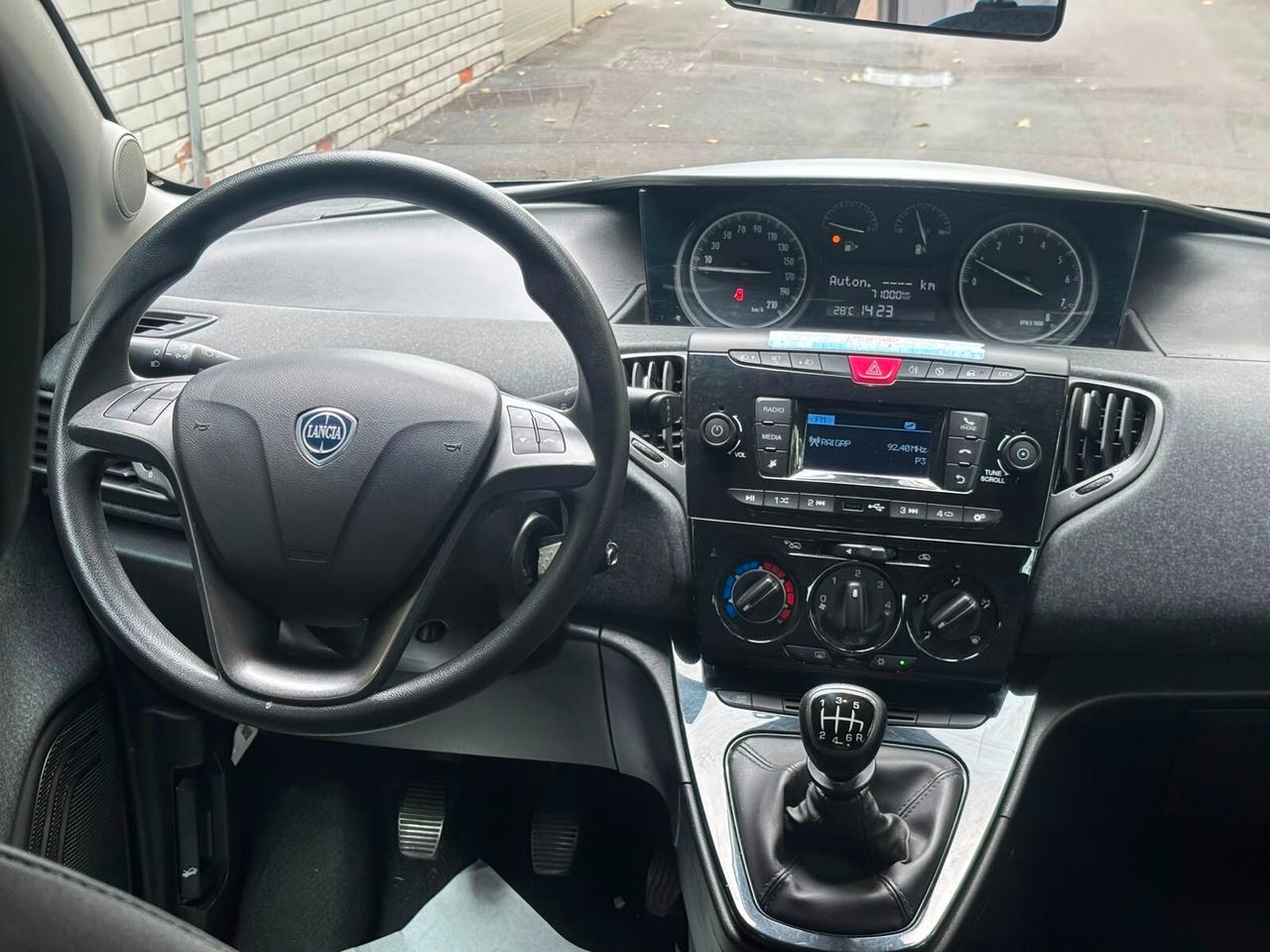 Lancia Ypsilon 1.0 FireFly 5 porte S&S Hybrid Silver