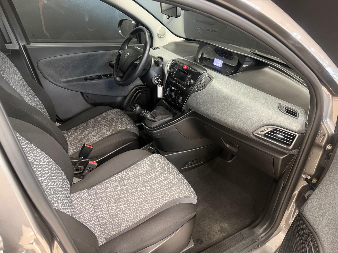 Lancia Ypsilon 1.0 firefly hybrid Silver Plus s&s 70cv