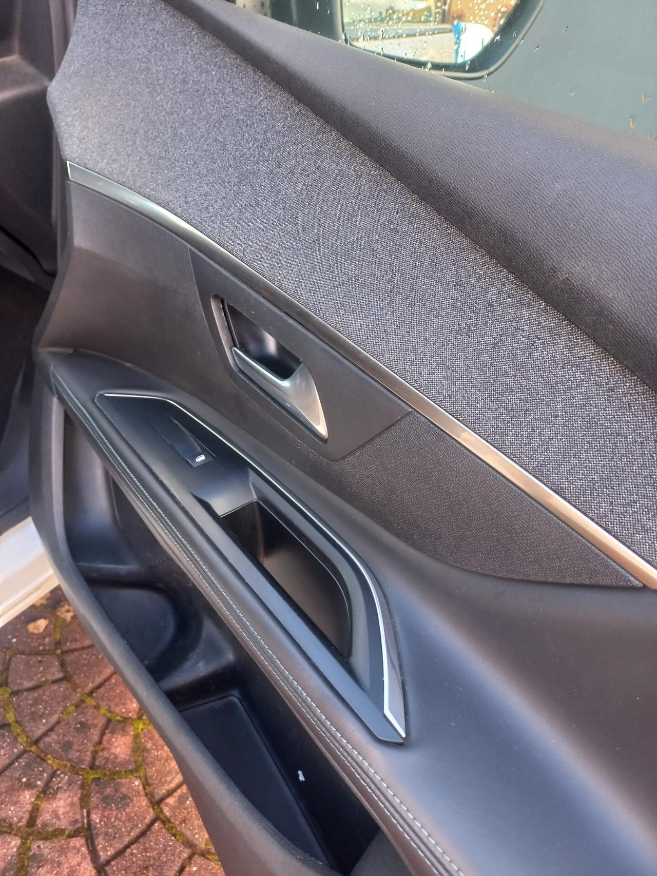 Peugeot 5008 BlueHDi 120 S&S EAT6 Crossway