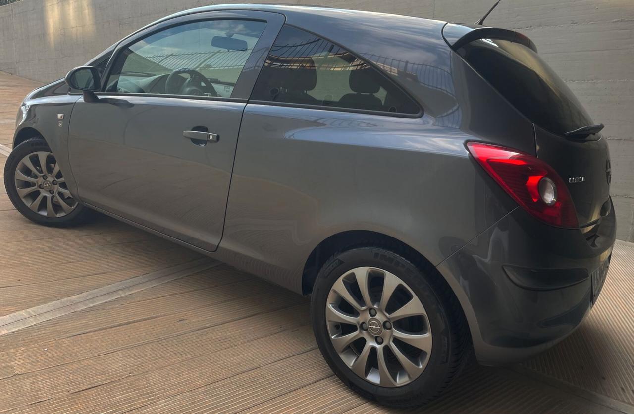 Opel Corsa 1.2 3 porte Club