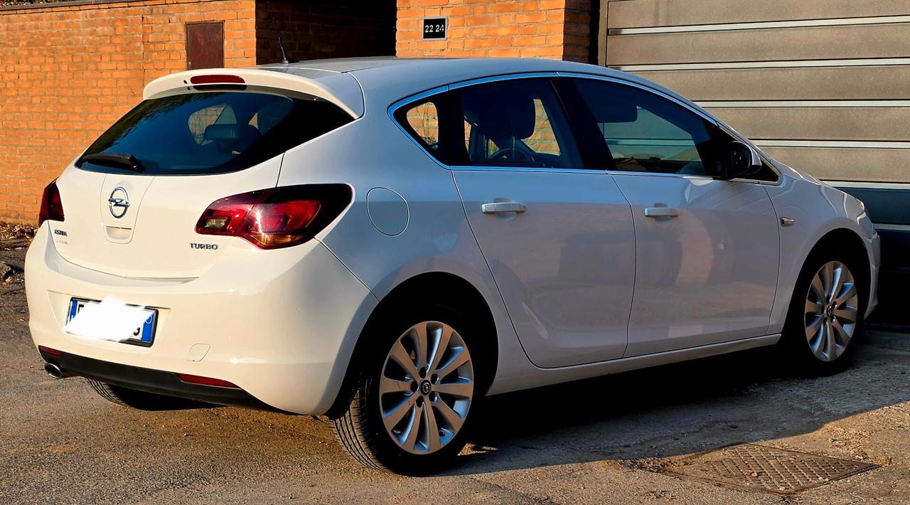 Opel Astra Cosmo neopatentati euro5B anno 2011