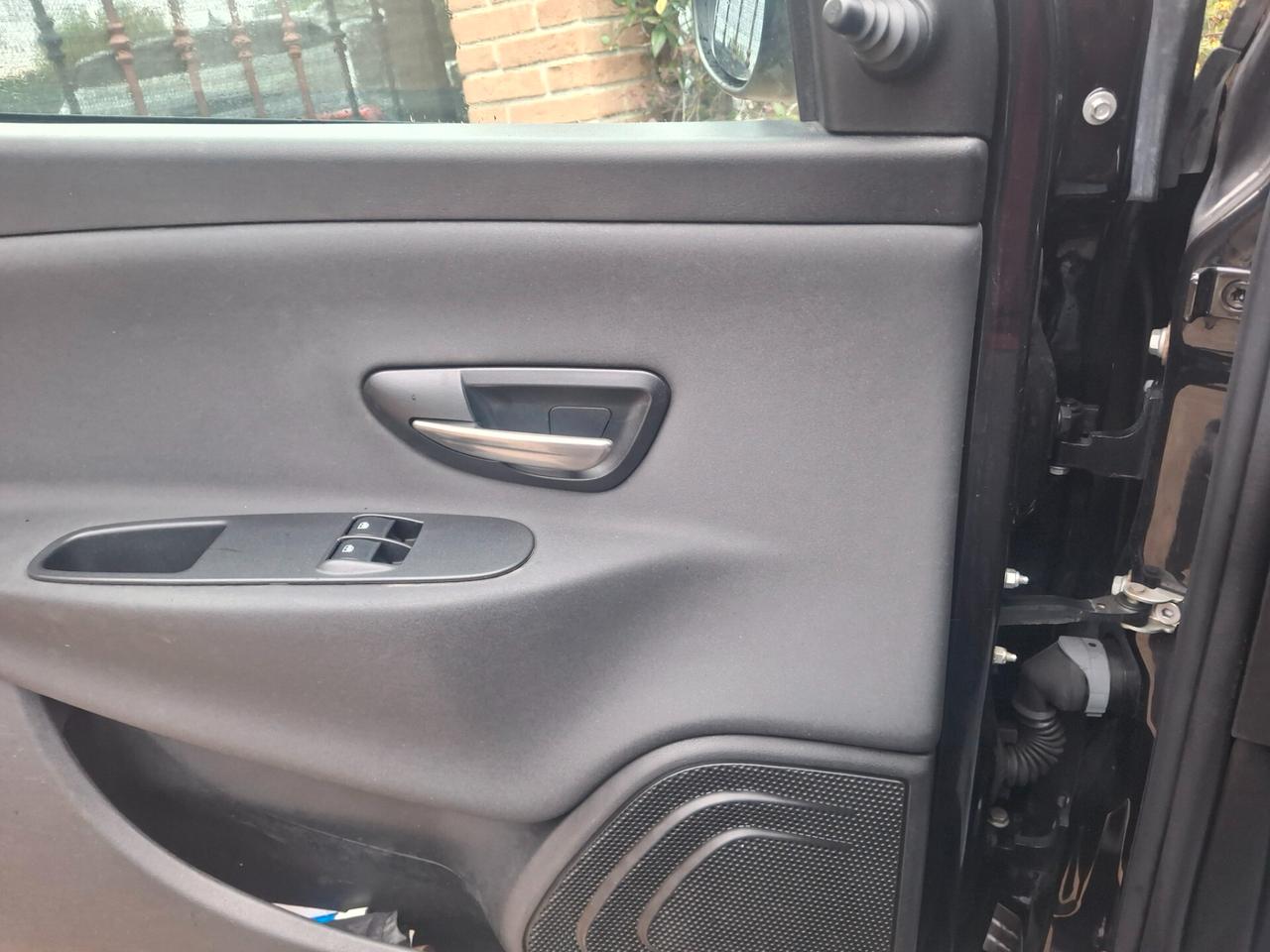 Lancia Ypsilon 1.2 69 CV 5 porte GPL Ecochic Silver neopatentati