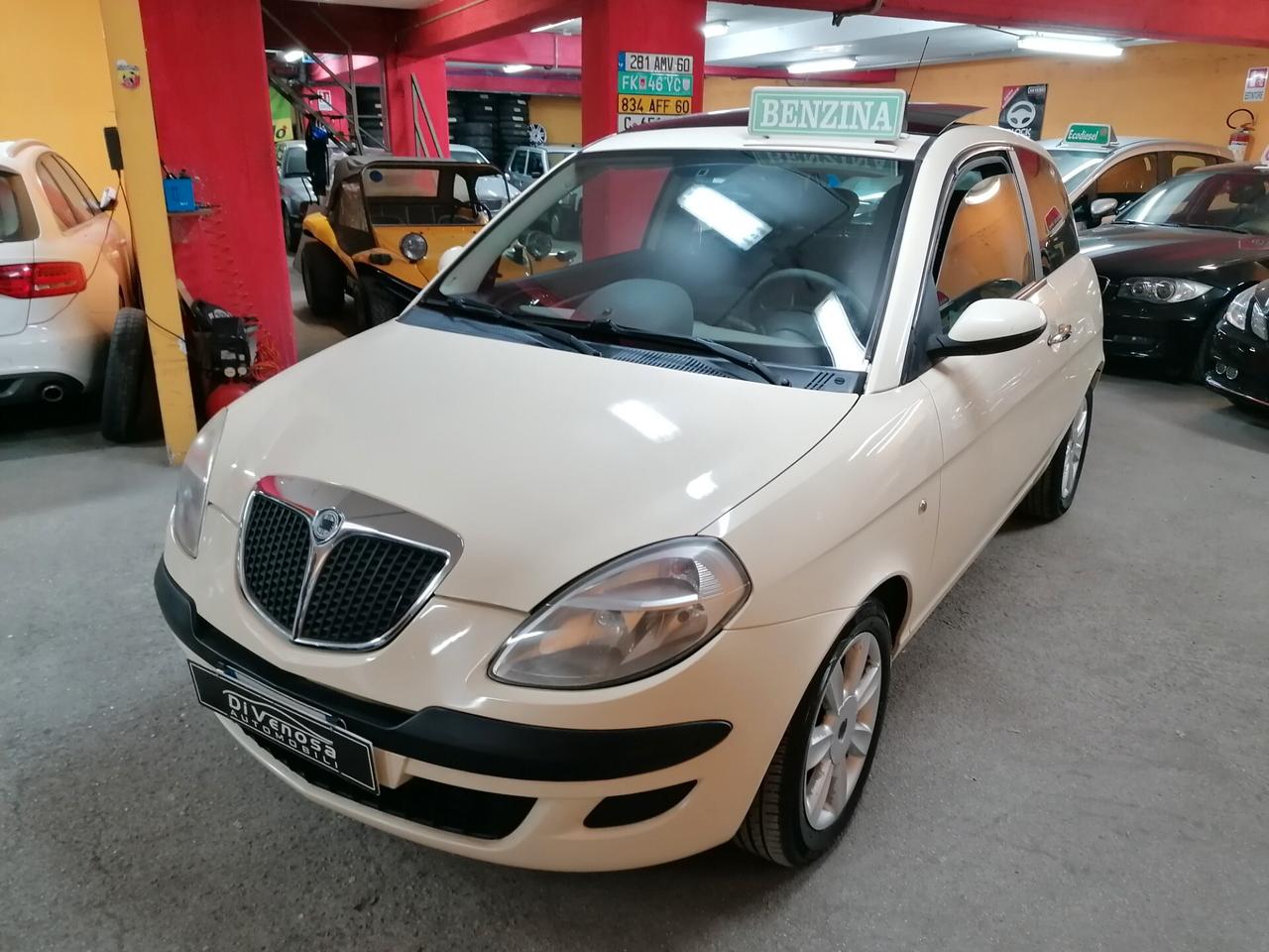 Lancia Ypsilon 1.4 16V Platino