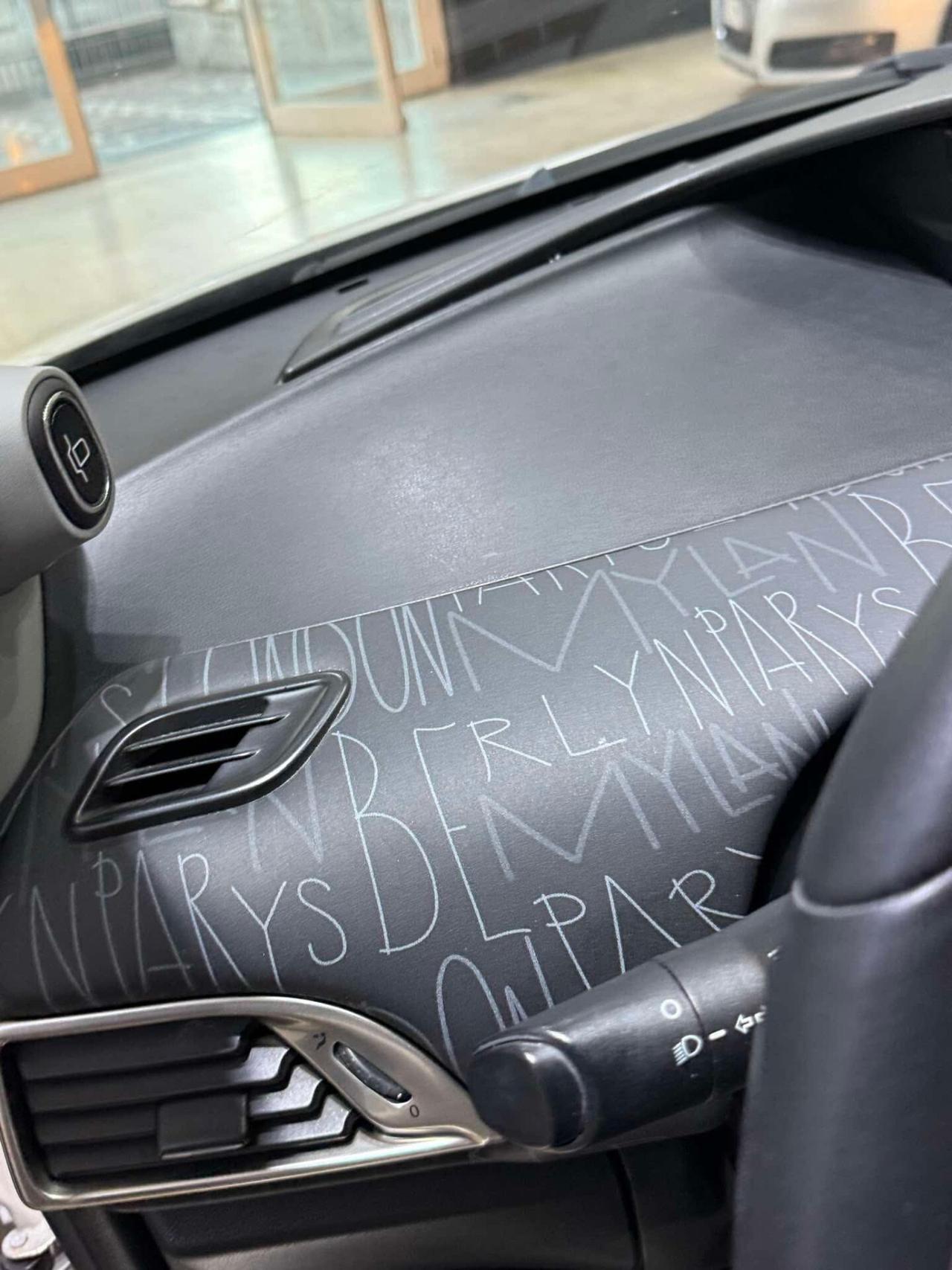 Lancia Ypsilon 1.2 69 CV london Paris
