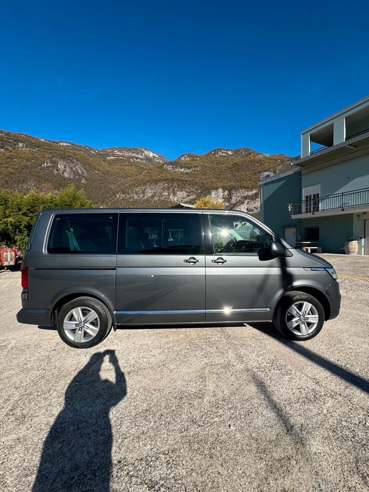 Volkswagen T6.1 Caravelle 2.0 TDI 150CV DSG Cruise STRAFULL 8 Posti
