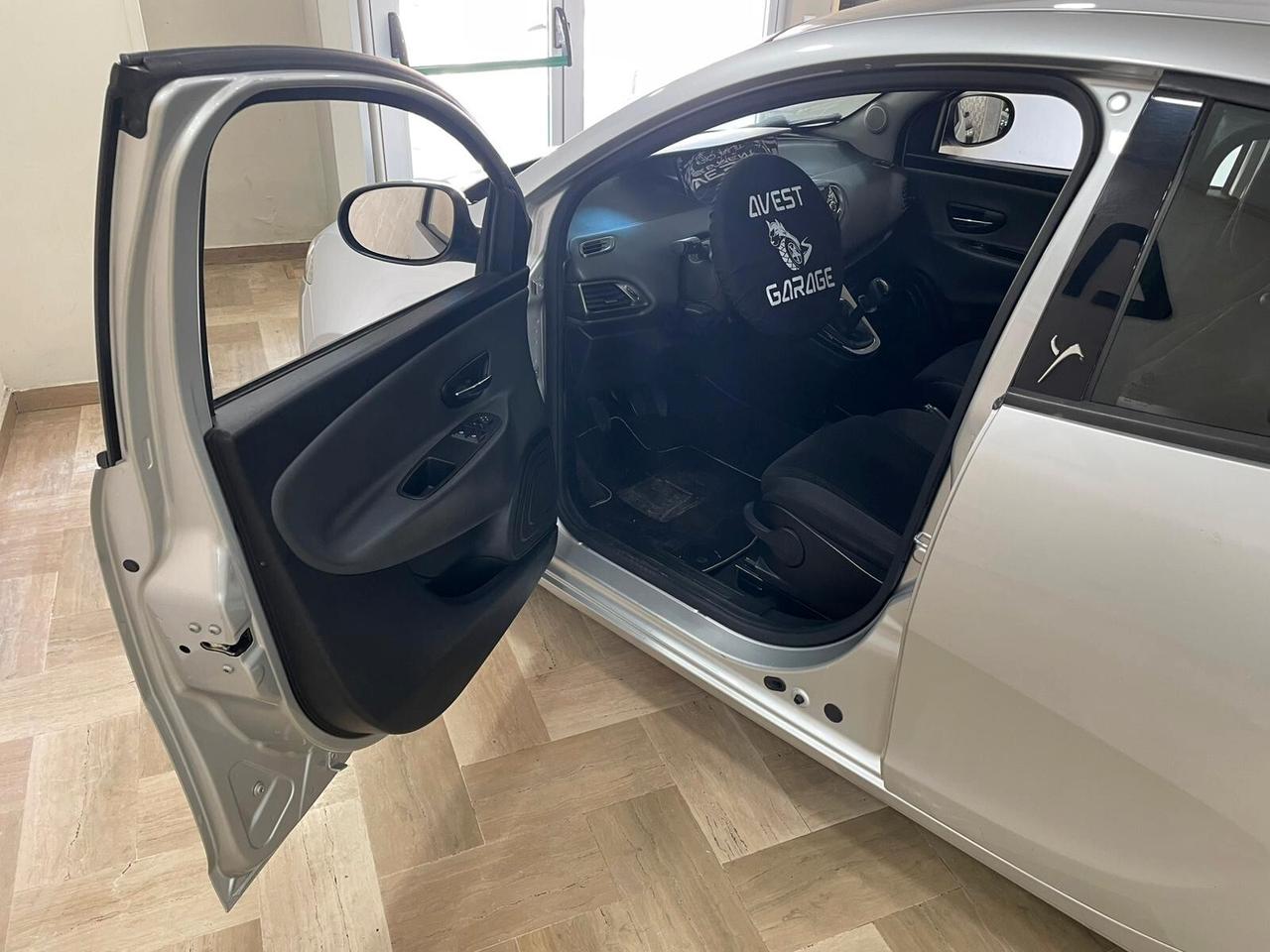 Lancia Ypsilon 1.2 69 CV 5 porte S&S Silver