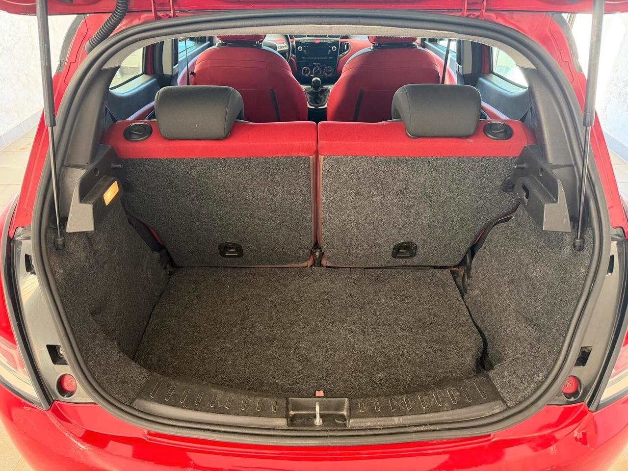 Lancia Ypsilon 1.2 69 CV 5 porte S&S Black&Red