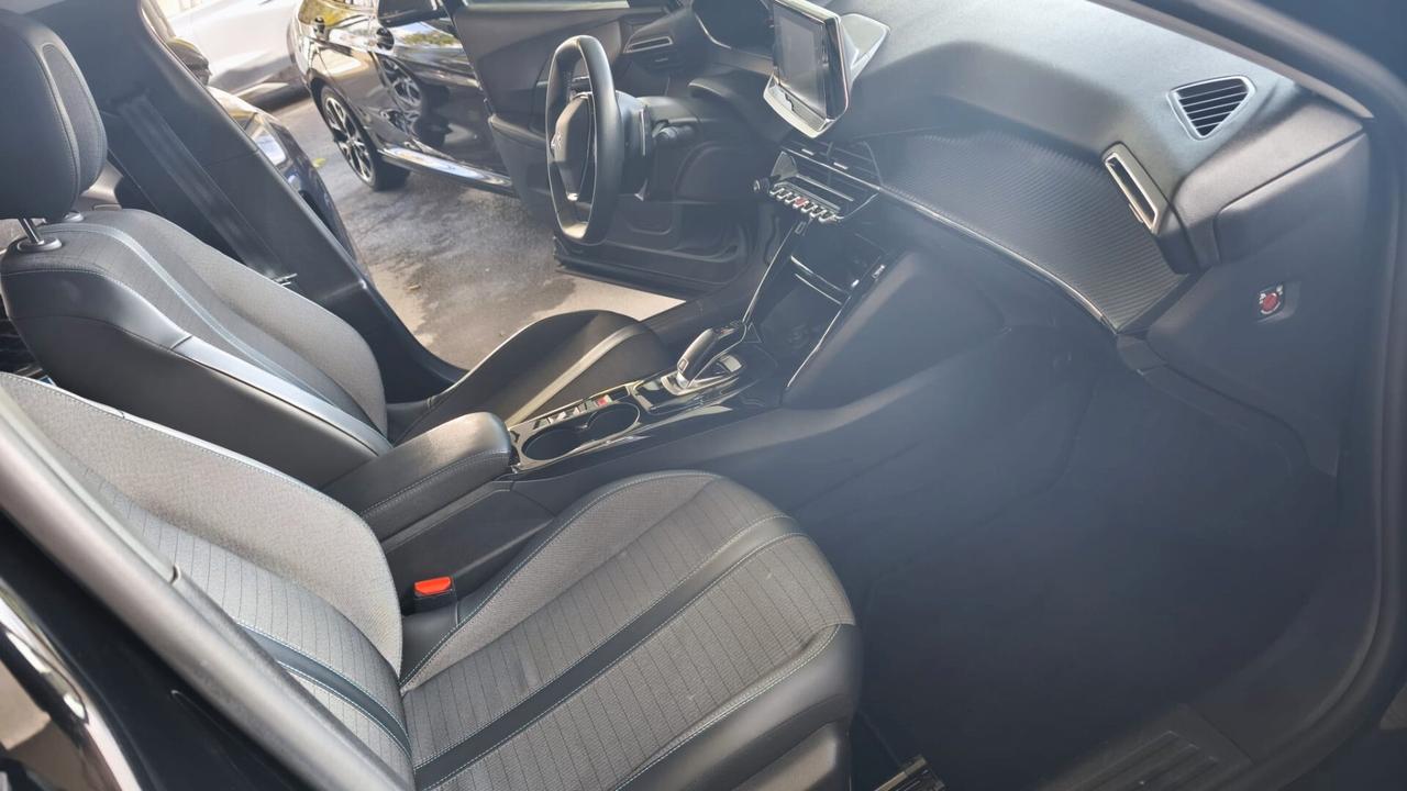 Peugeot 2008 BlueHDi 130 S&S EAT8 Allure