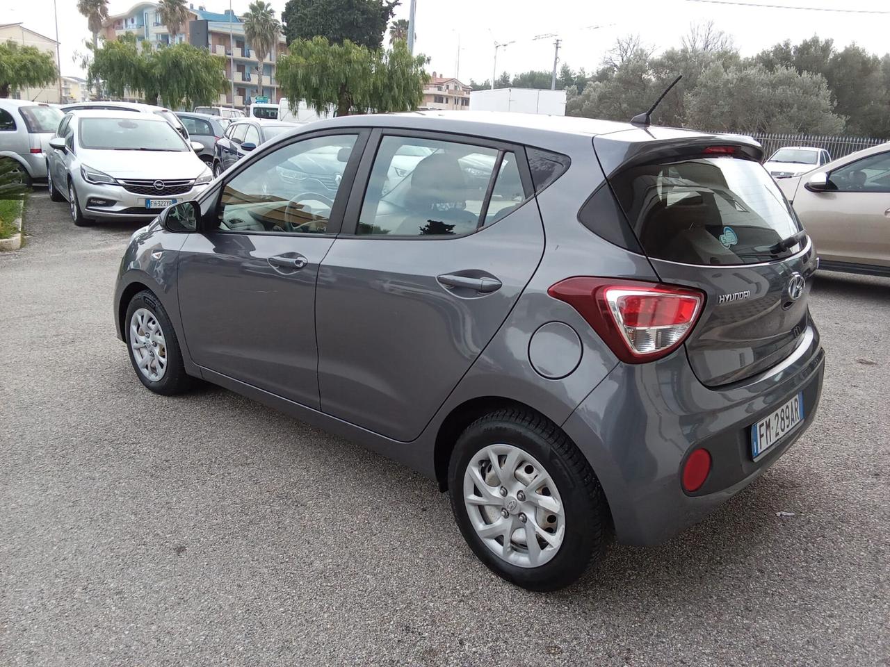 HYUNDAI i10 1,0 GPL 70 CV LOGIN 5P