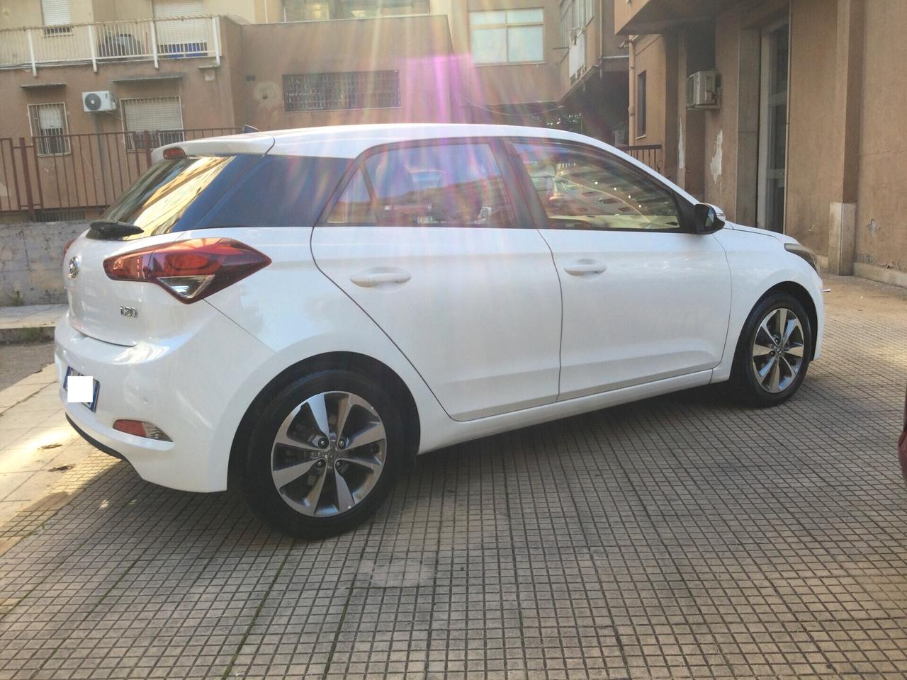 Hyundai i20 1.2 84 CV 5 porte Blackline