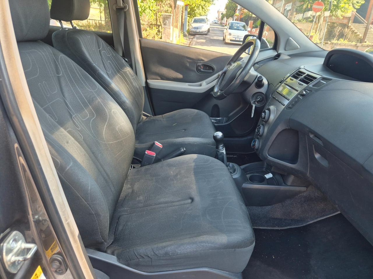 Toyota Yaris 1.0 5 porte Sol