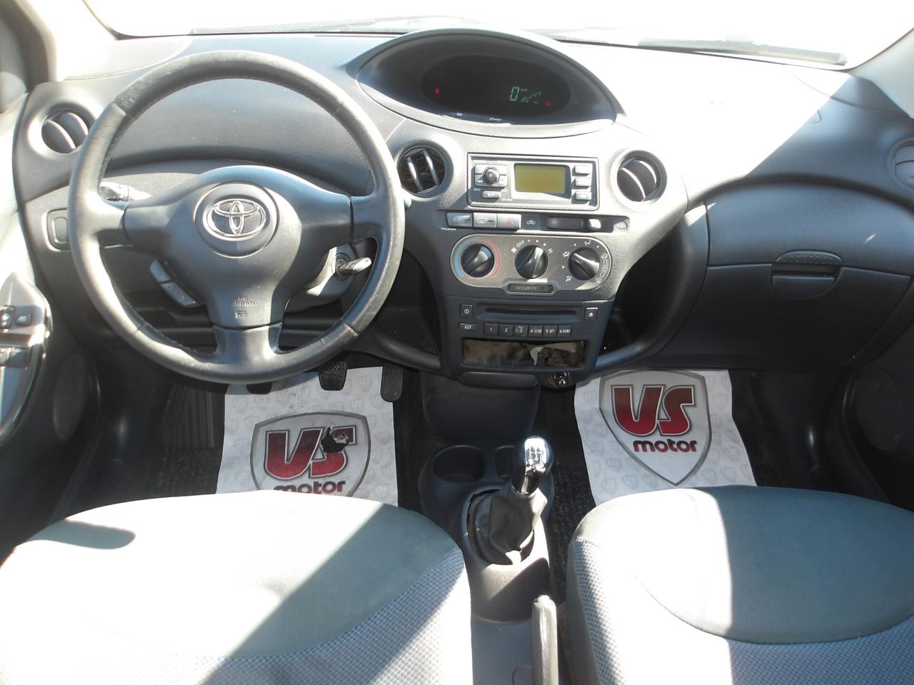 TOYOTA YARIS 1.0 BENZ-2005