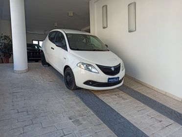 Lancia Ypsilon 1.0 FireFly 5 porte S&S Hybrid Ecochic Silver