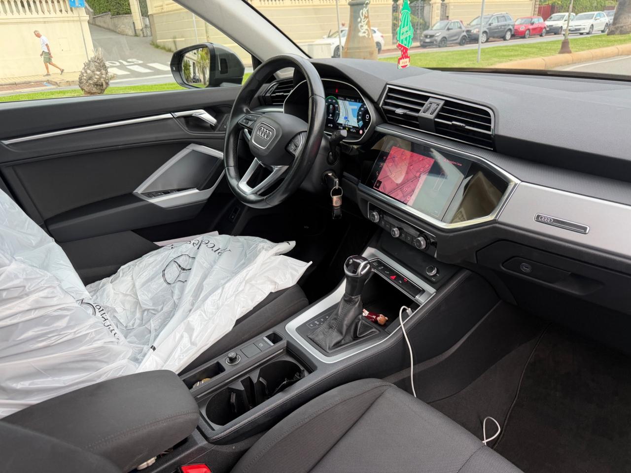 Audi Q3 45 TFSI e S tronic Business
