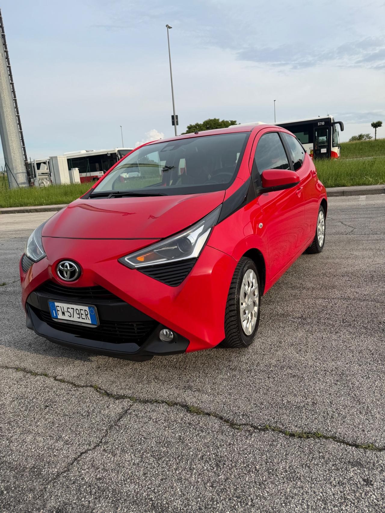 Toyota Aygo 1.0 VVT-i 72 CV 5 porte x-clusiv